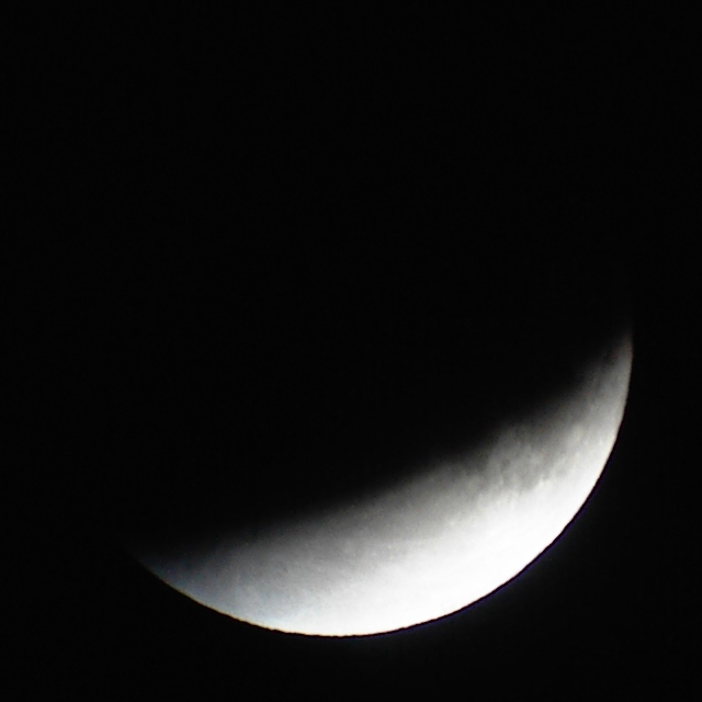 Mond zu 3/4 verfinstert