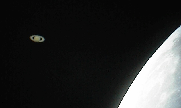 Mond mit Saturn um 21:52 Uhr