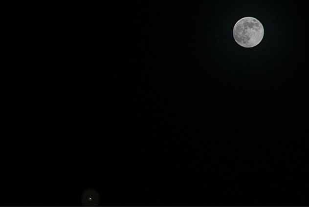 Der Mond n�hert sich Mars